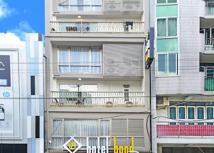 Hotel Bond